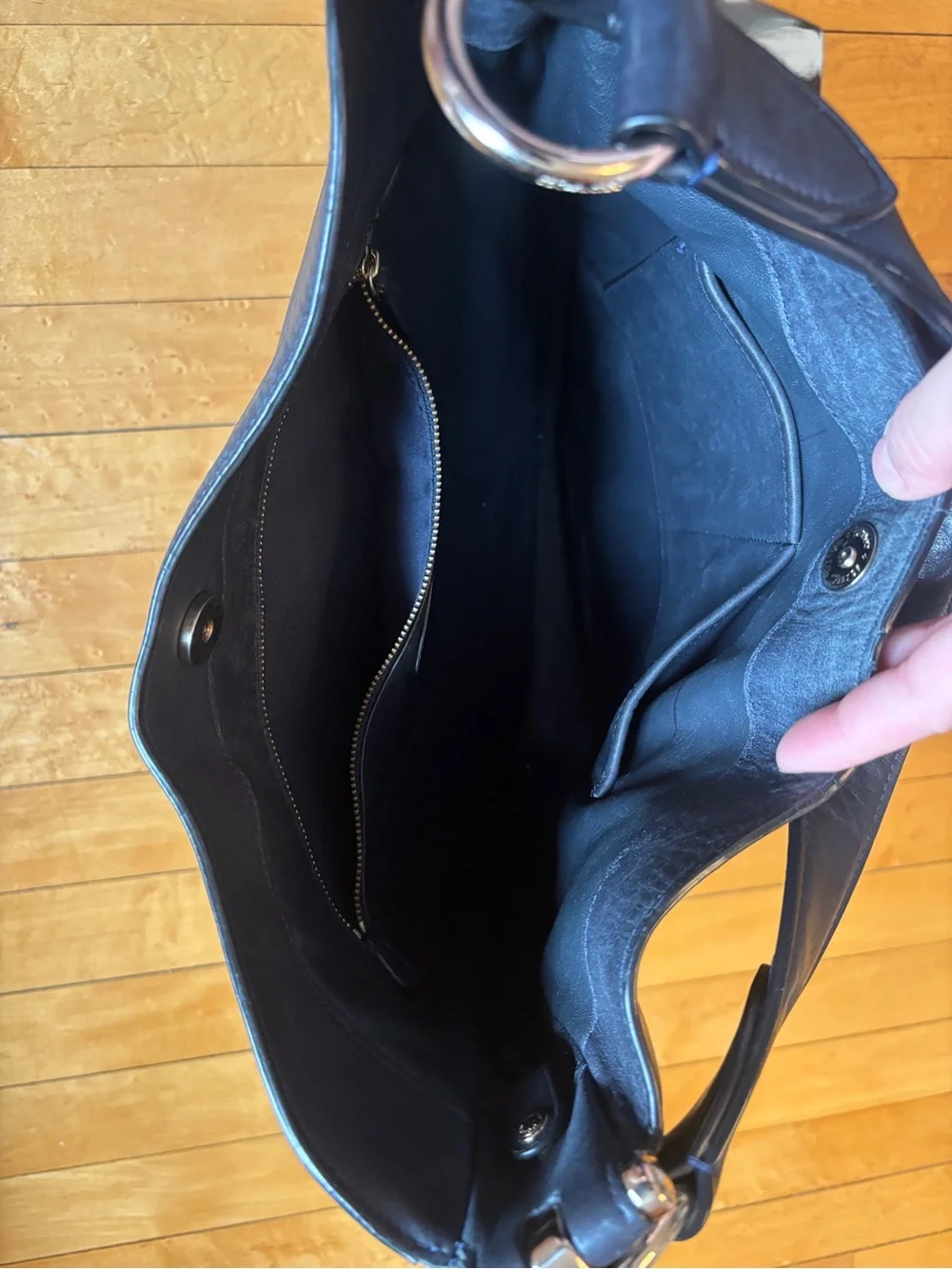 EUC Vintage COACH Nomad Hobo Bag | Black Glove-tanned Leather *READ: STRAP FLAW*